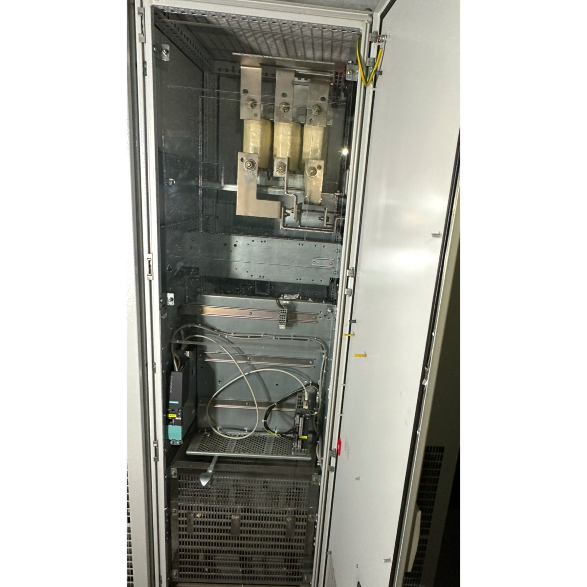 Siemens 6SL3710-1GE33-8AA3-2