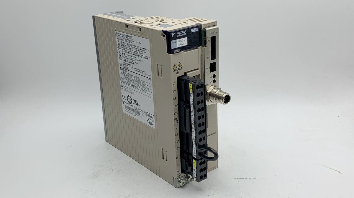 LK1834 Servoregler Yaskawa SGDV-R90AE1AY890AB SGDV-0CA05AY890AA