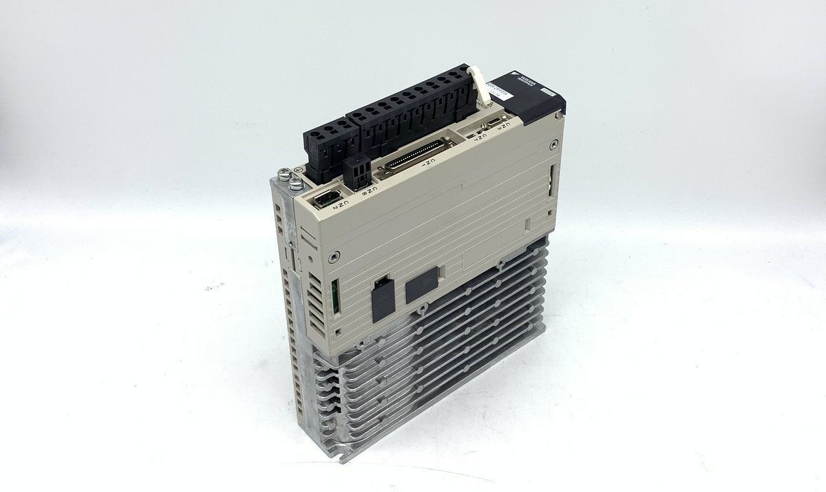 LK2105 Servopack Yaskawa SGDV-2R1F01AY527AA