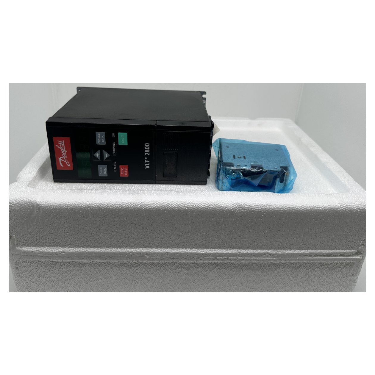 LK4140 Frequenzumrichter Danfoss 195N0004 VLT2803PS2B20SBR1DBF00A00C0 OVP