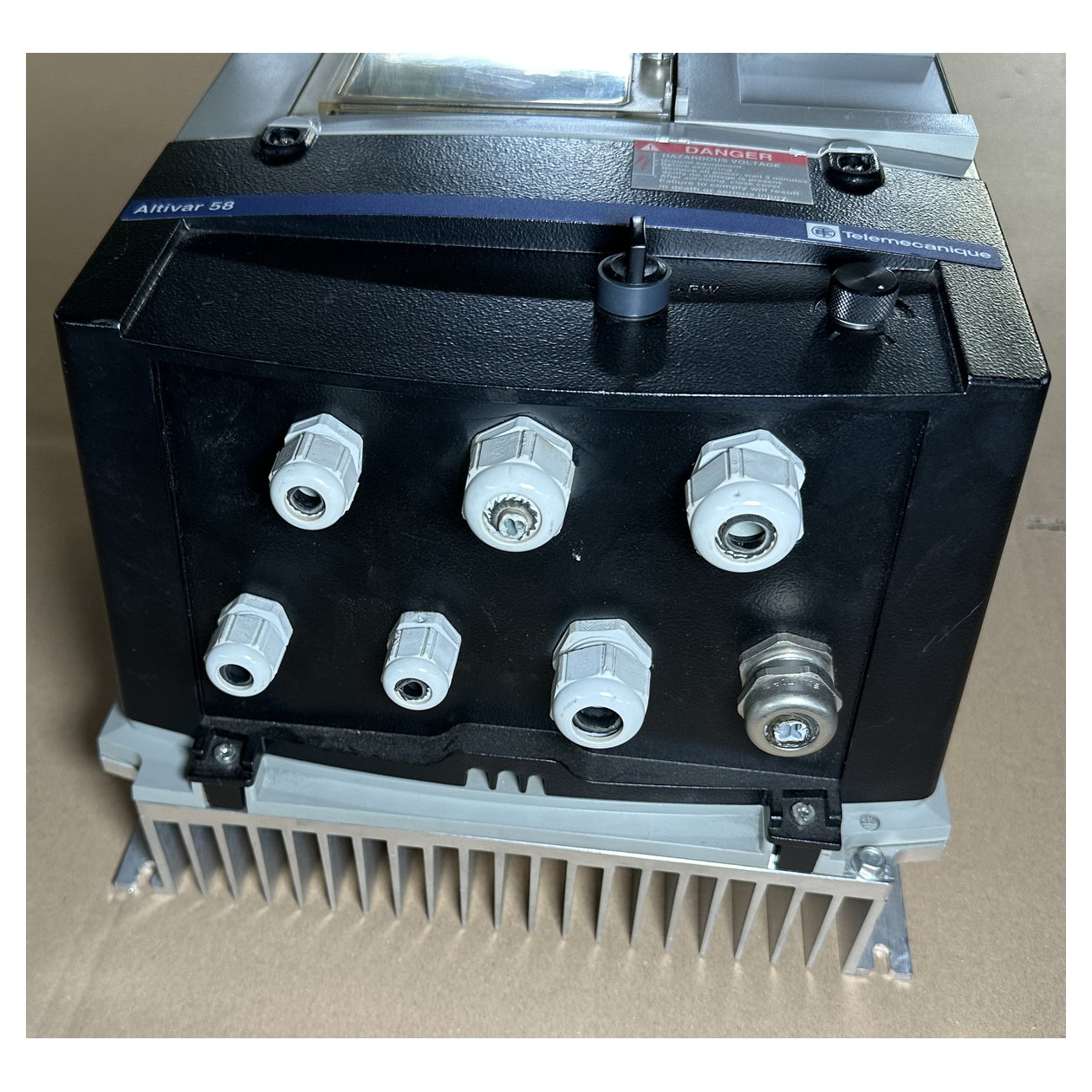 LK4733 Frequenzumrichter Telemecanique ATV58EU29N4 1,5KW 0,1-500Hz_2