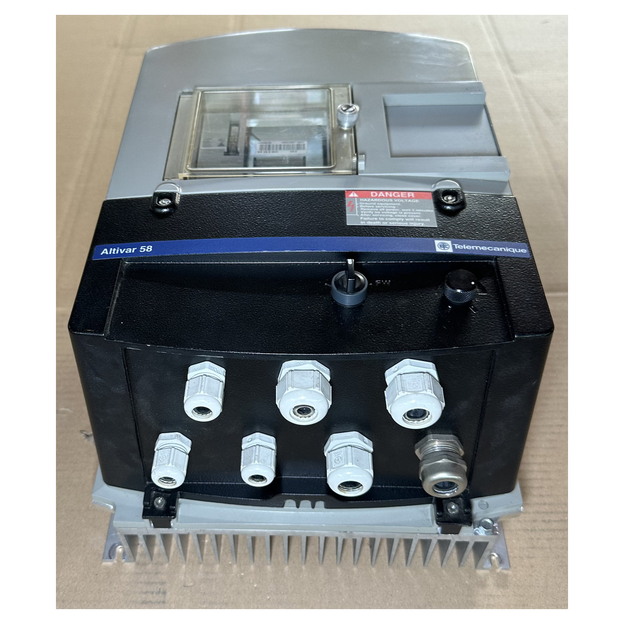 LK4735 Frequenzumrichter Telemecanique ATV58EU29N4S294 1,5KW 0,1-500Hz_2