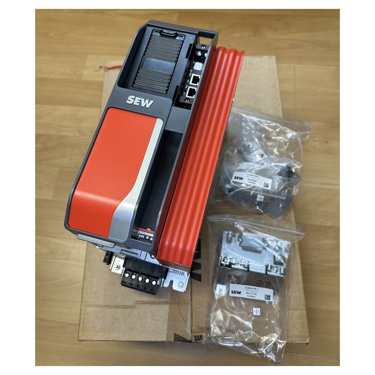 LK4755 Frequenzumrichter SEW MDX91A-0240-503-4-T02/CFN21A 11KW 1.22_3