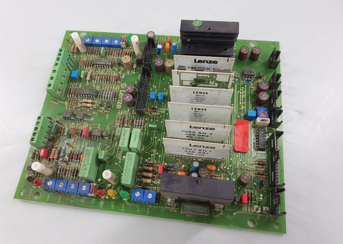 .PQ141 Inverter board Lenze 7061A 7061 Ab5 33.7061A4
