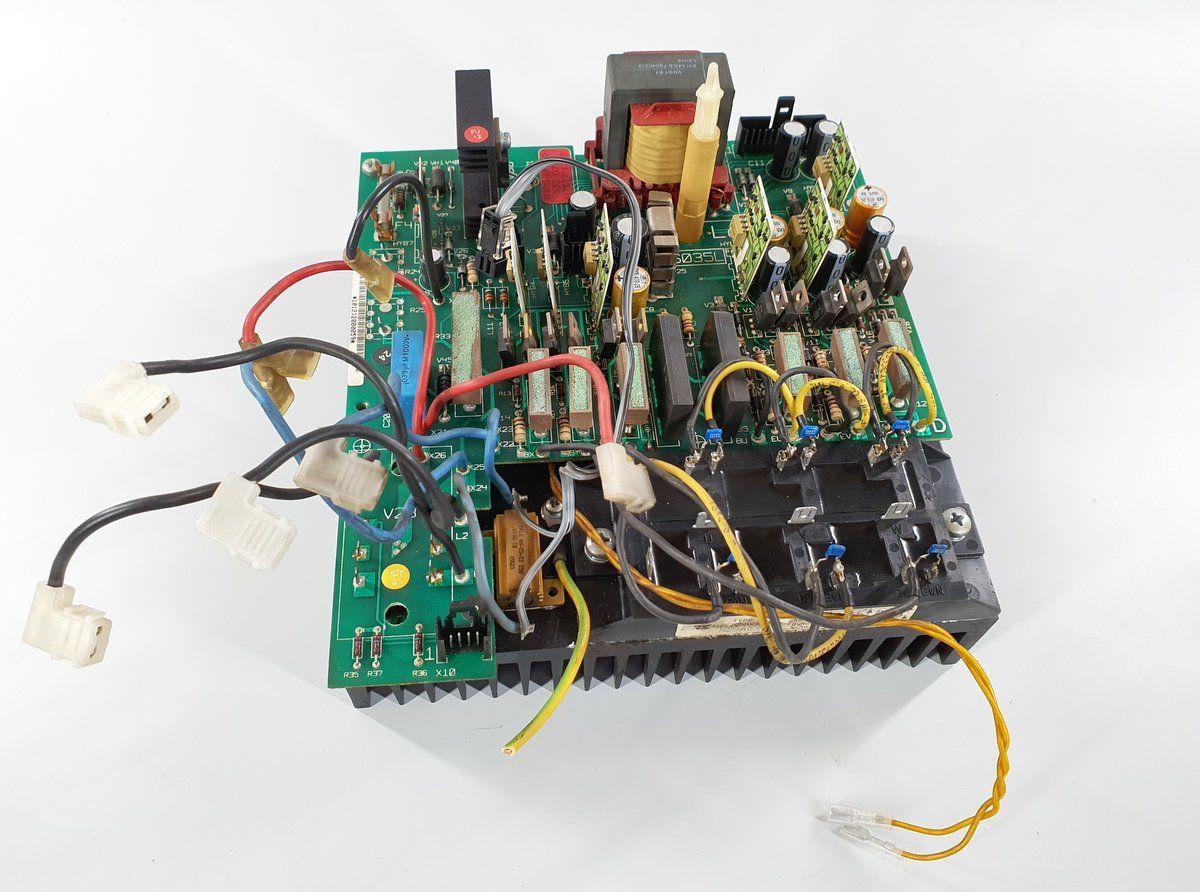 PQ1621 Inverter board Lenze 6035L 8305 LP.1D