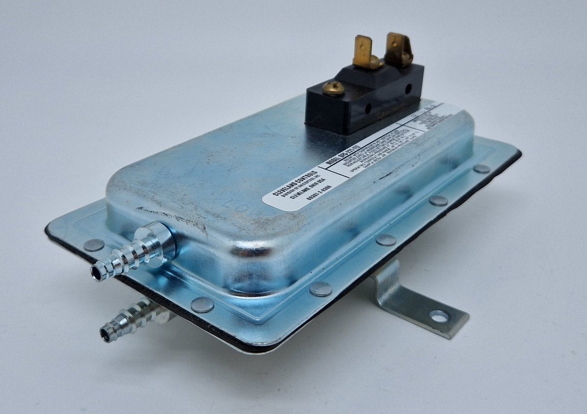 PQ3136 Air Sensing Switch Druckschalter Cleveland Controls DFS-221-112
