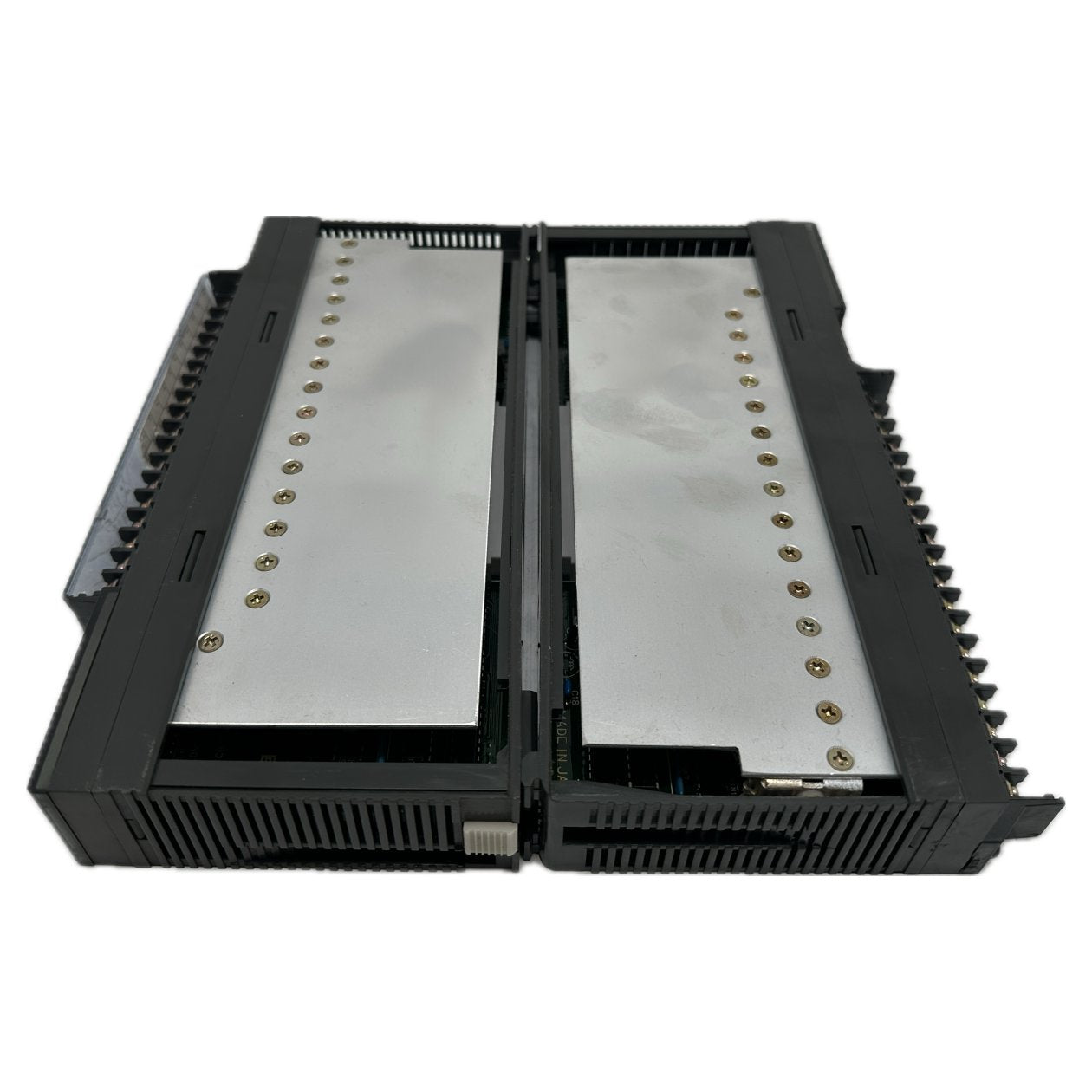 Posten 2 Stück Output Module Mitsubishi AY81EP_2