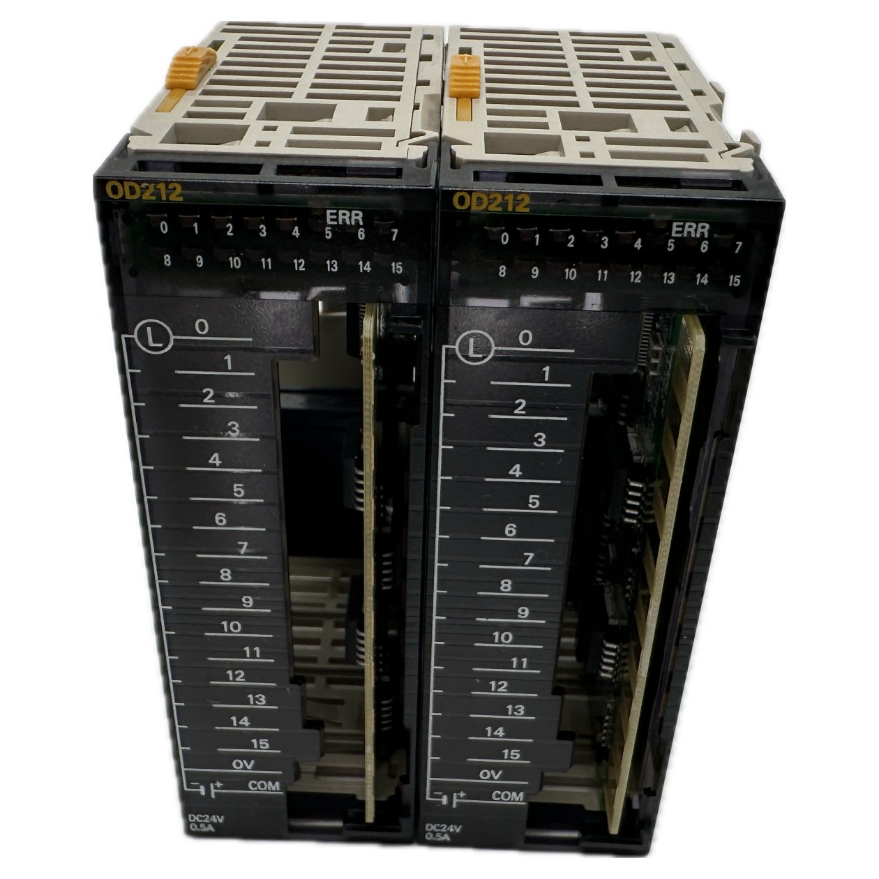 PQ5207 Posten 2 Stück Output Unit Omron CJ1W-OD212