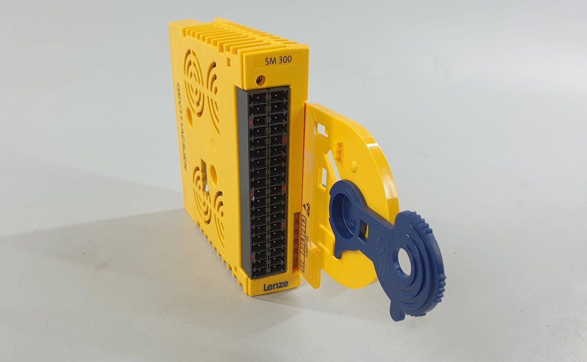 .PQ853 Safty Module Lenze E94AYAD SM 300 QEV111ACSJEN