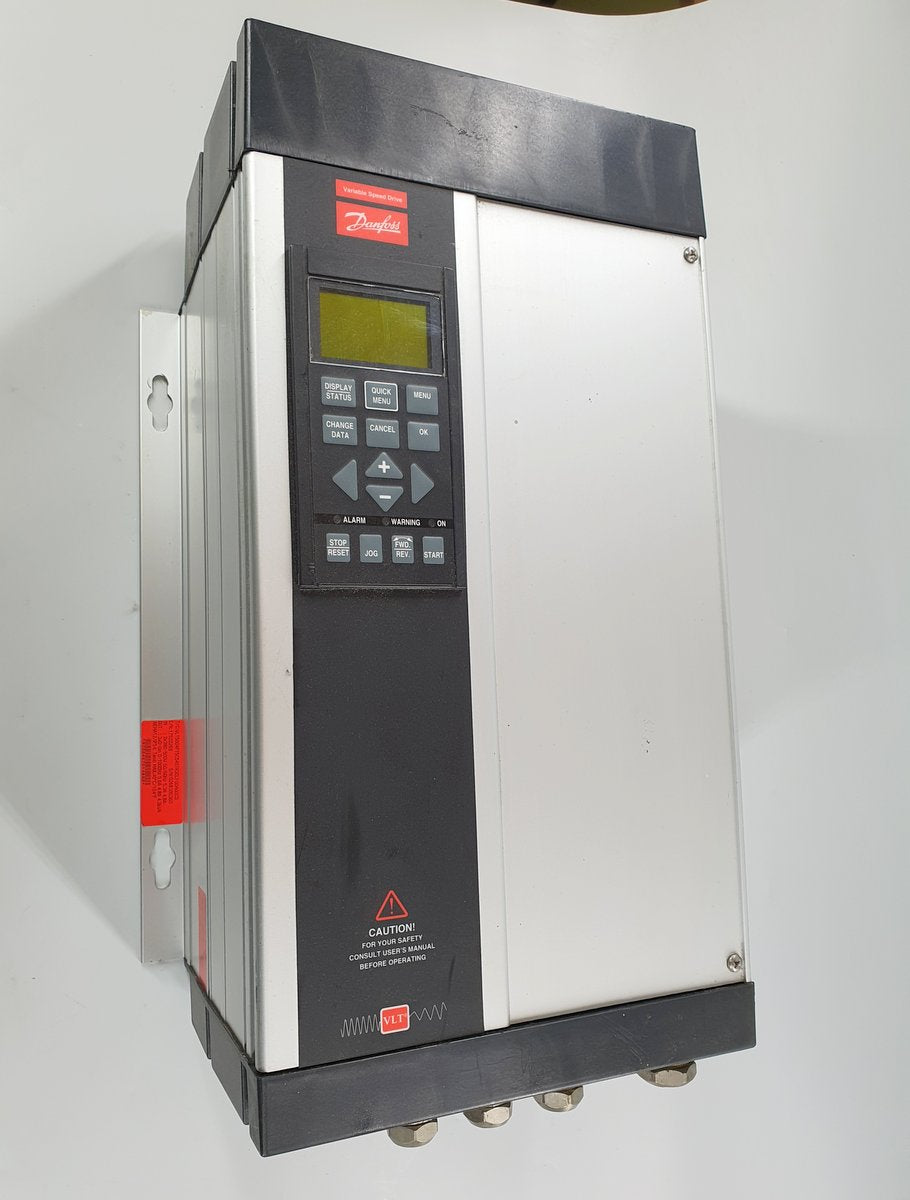 PQ2176 Frequenzumrichter Danfoss VLT5004 175Z0269 4,3kVA